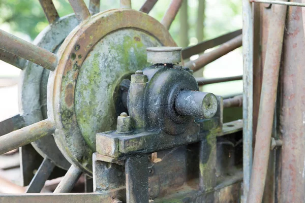 Paslı antika tarım aletleri