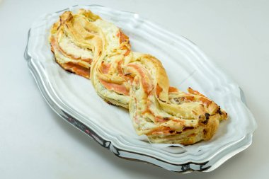 Somon ile tuzlu pasta