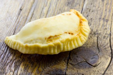 Puglia panzerotti domates ve mozzarella peyniri ile doldurulmuş