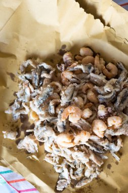 Karışık kızarmış balık