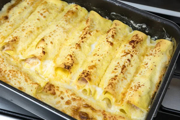 Cannelloni with mushrooms and cooked ham