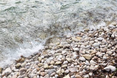 taş görünümlü sahil