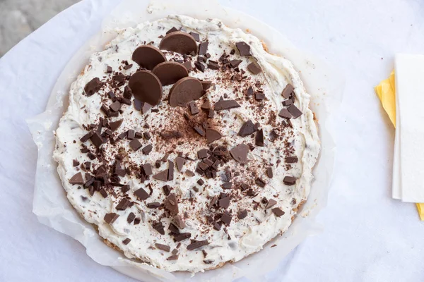 Semifreddo com pedaços de chocolate — Fotografia de Stock