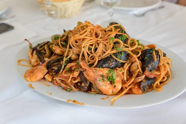 Spaghetti with seafood view — Stock Photo, Image