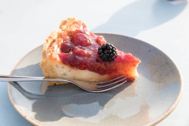 Meyveli kremalı pasta.