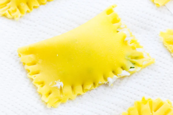 Italienska läckra fyllda Ravioli — Stockfoto