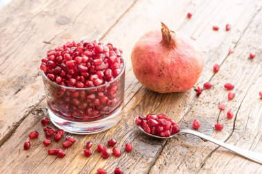 Nar kırmızı taneler görünümü