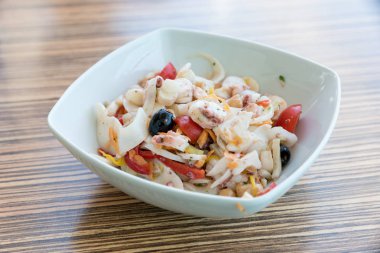 Soğuk balık salata görünümü