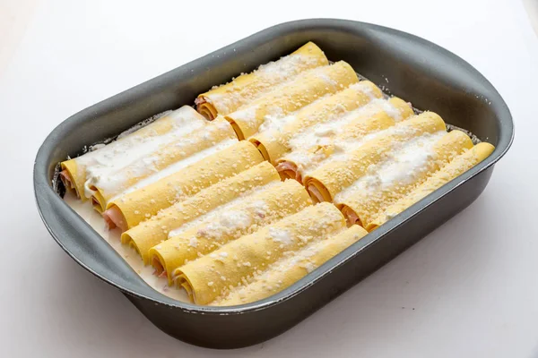 Cannelloni med svamp och kokt skinka — Stockfoto