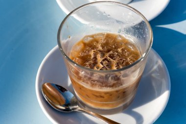 Buz ile soğuk kahve yakın çekim