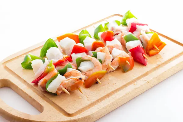 생선과 야채 케밥 — 스톡 사진