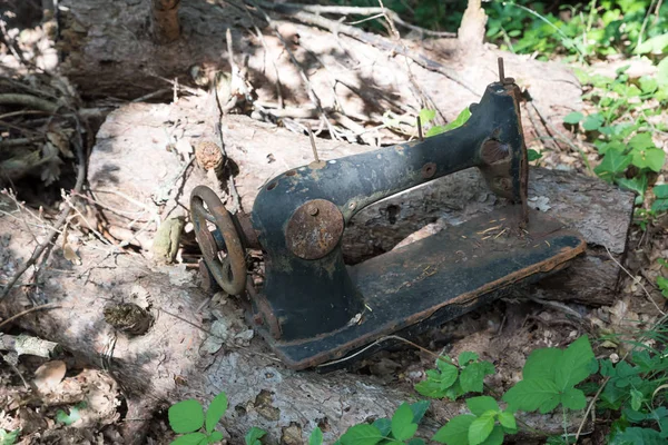 Παλιό σκουριασμένο ραπτομηχανή — Φωτογραφία Αρχείου