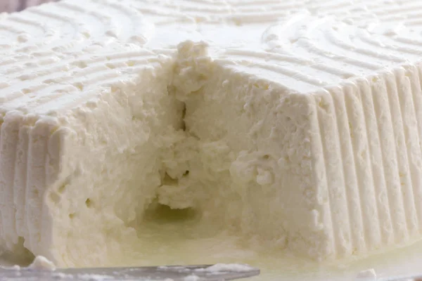 Смачний свіжий коров'ячий сир Рікотта — стокове фото