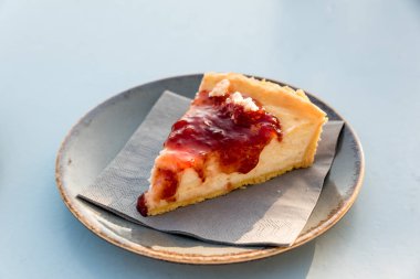 Meyveli kremalı pasta.