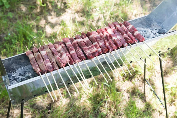 Abruzzesi arrosticini görünümü pişirme — Stok fotoğraf