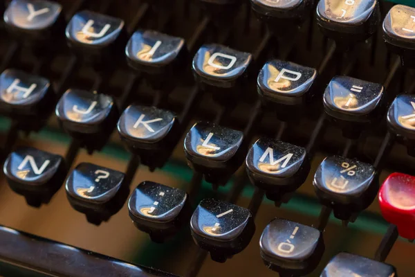 Vintage keyboards in a flea market — Stock Photo, Image