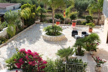 Tipik Sicilya bahçeleri manzarası