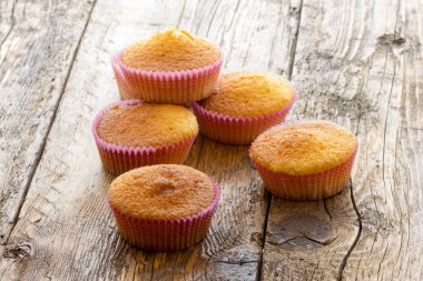 Şekerli tatlı çörekler.