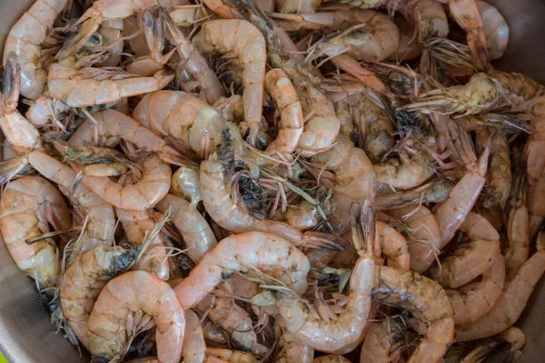 Crevettes crues prêtes à être frites — Photo