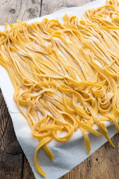 Bologna original Hemlagad tagliatelle pasta — Stockfoto