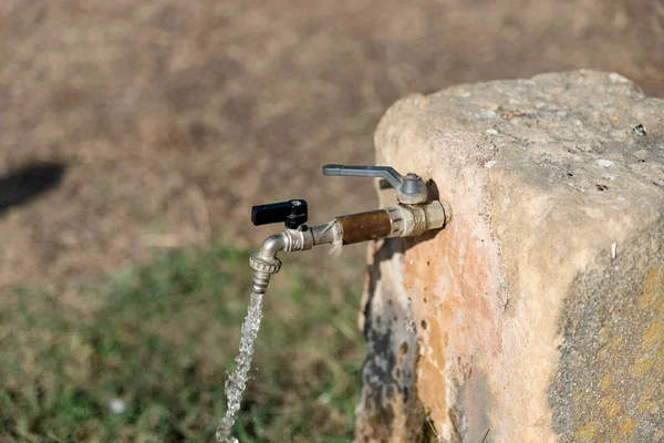 淡水噴水タップ — ストック写真