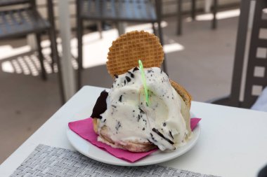 Sicilyalı dondurmalı brioche