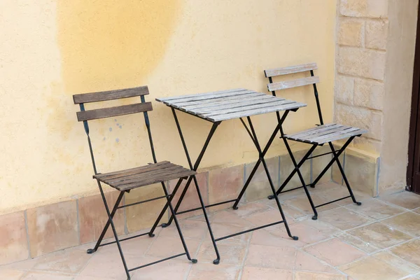 Table rustique sicilienne et chaises Images De Stock Libres De Droits