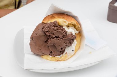 Sicilyalı dondurmalı brioche
