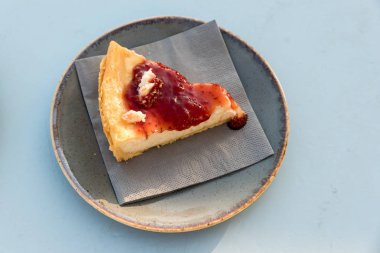 Meyveli kremalı pasta.