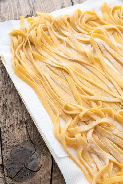 Bologna original Hemlagad tagliatelle pasta — Stockfoto