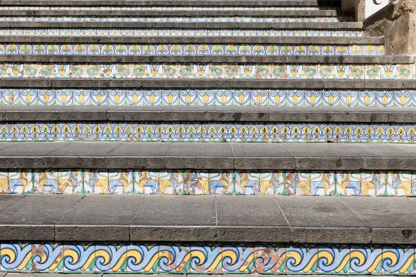 Escalera con baldosas de cerámica policromada de Caltagirone Sicilia —  Fotos de Stock