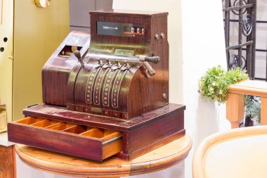 Eski Vintage mağazası kasası