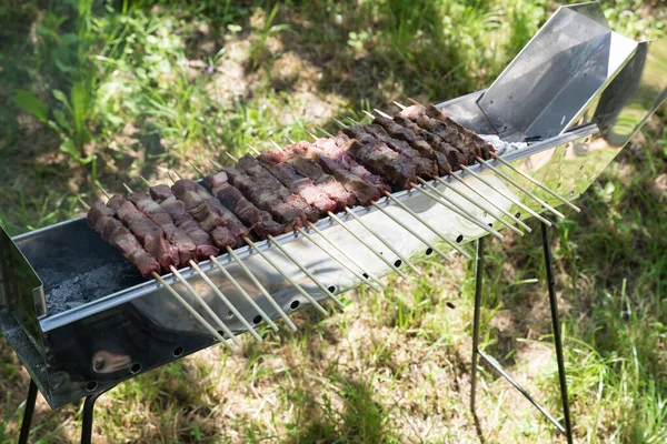 Abruzzesi arrosticini görünümü pişirme — Stok fotoğraf