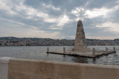 Yunanistan 'ın Kefalonya adasında Argostoli Obelisk' i