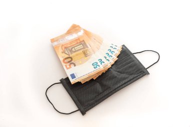 Covid-19 maskeler ve para