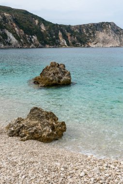 Kefalonia adasının sarp kıyıları