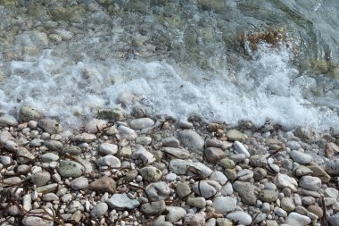 taş görünümlü sahil