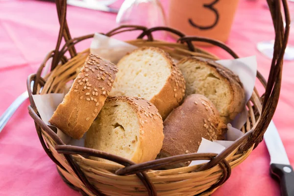 Basket Sliced Bread — Stock Photo, Image