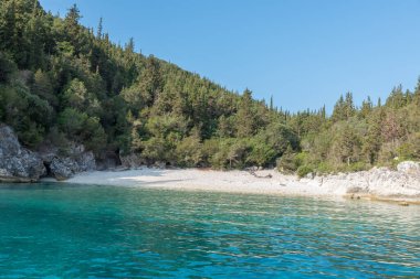 Yunan adaları plajları ve kayalıkları