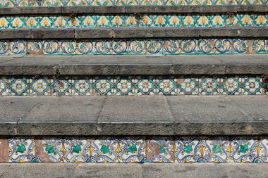 Caltagirone Sicilya 'dan polikrom seramik seramik kiremitli merdiven.