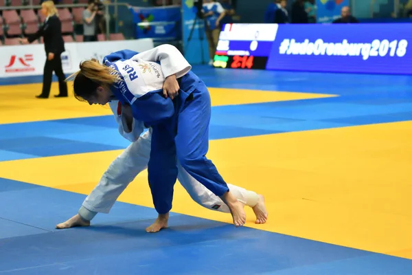 Orenburg, Rusya Federasyonu - Mayıs 12-13 yıl 2018: kız rekabet Judo Avrupa Judo Cu için