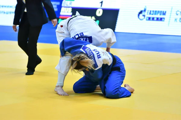 Orenburg, Rusya Federasyonu - Mayıs 12-13 yıl 2018: kız rekabet Judo Avrupa Judo Cu için