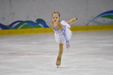 Orenburg, Rusya Federasyonu - 31 Mart 2018 yıl: kız rekabet Artistik Patinaj 