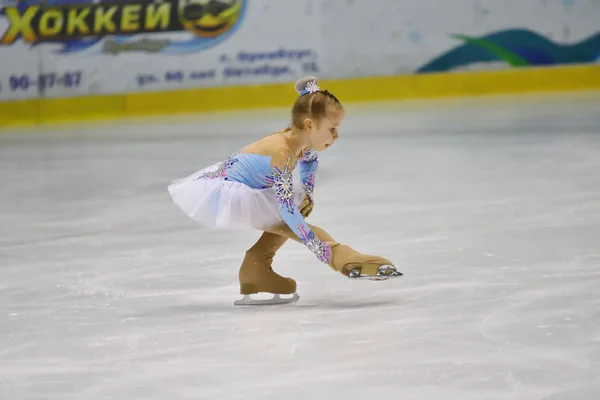 Orenburg Rusland Maart 2018 Jaar Meisjes Concurreren Kunstschaatsen Orenburg Uitgestrekte — Stockfoto
