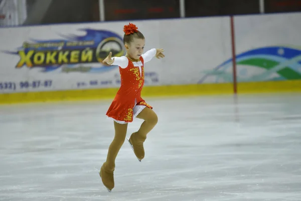 奥伦堡 俄罗斯 2018年3月31日年 女孩在花样滑冰比赛 奥伦堡大片 — 图库照片