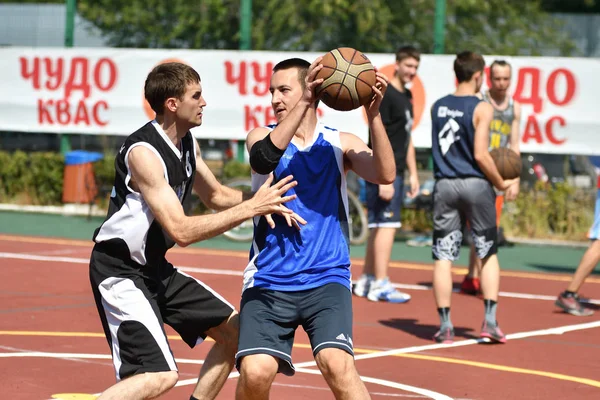 Orenburg Rusia Julio 2017 Año Los Hombres Juegan Street Basketball —  Fotos de Stock