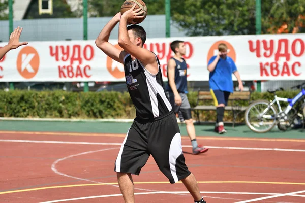 Orenburg Rusia Julio 2017 Año Los Hombres Juegan Street Basketball — Foto de Stock