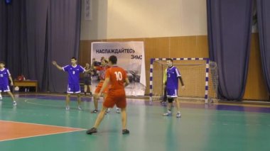 Orenburg, Rusya - 13 Şubat 2018: Orenburg 'un ilk valisi Ivan Ivanovich Neplueva anısına erkekler hentbol uluslararası hentbol turnuvasında oynuyor