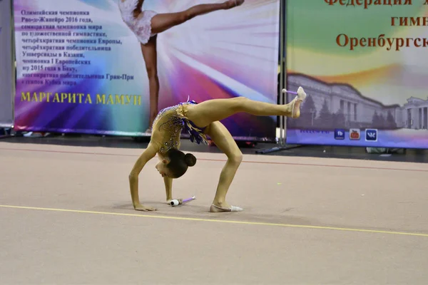 Orenburg Federacja Rosyjska Listopada 2017 Roku Dziewczyny Konkurować Gimnastyce Wykonywać — Zdjęcie stockowe