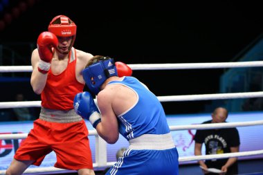 Orenburg, Rusya - 7 Mayıs 2017: Çocuk boksörler arasında 1999-2000 yılları arasında Rusya Şampiyonası 'na katılan boksörler